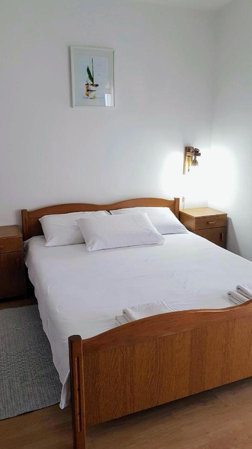 Apartments Branka- 4 Apartments In House- 1 Apartment Has Jacuzzi Vir Exterior photo
