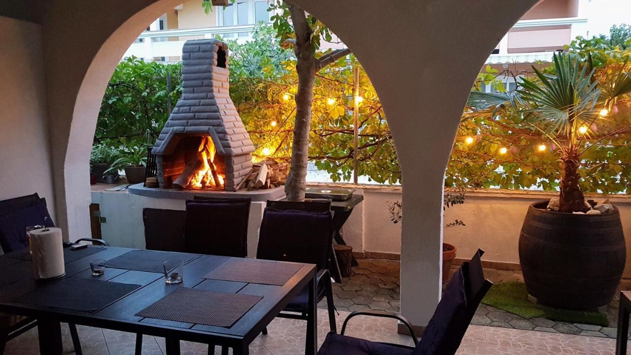 Apartments Branka- 4 Apartments In House- 1 Apartment Has Jacuzzi Vir Exterior photo