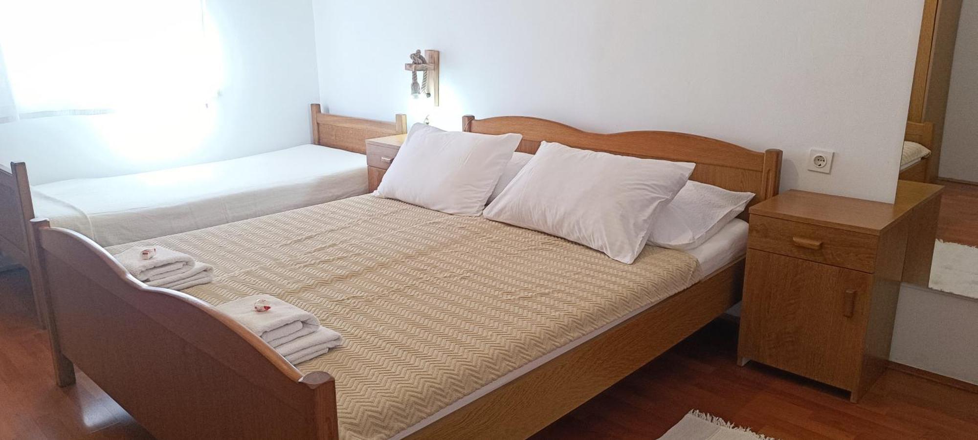 Apartments Branka- 4 Apartments In House- 1 Apartment Has Jacuzzi Vir Exterior photo