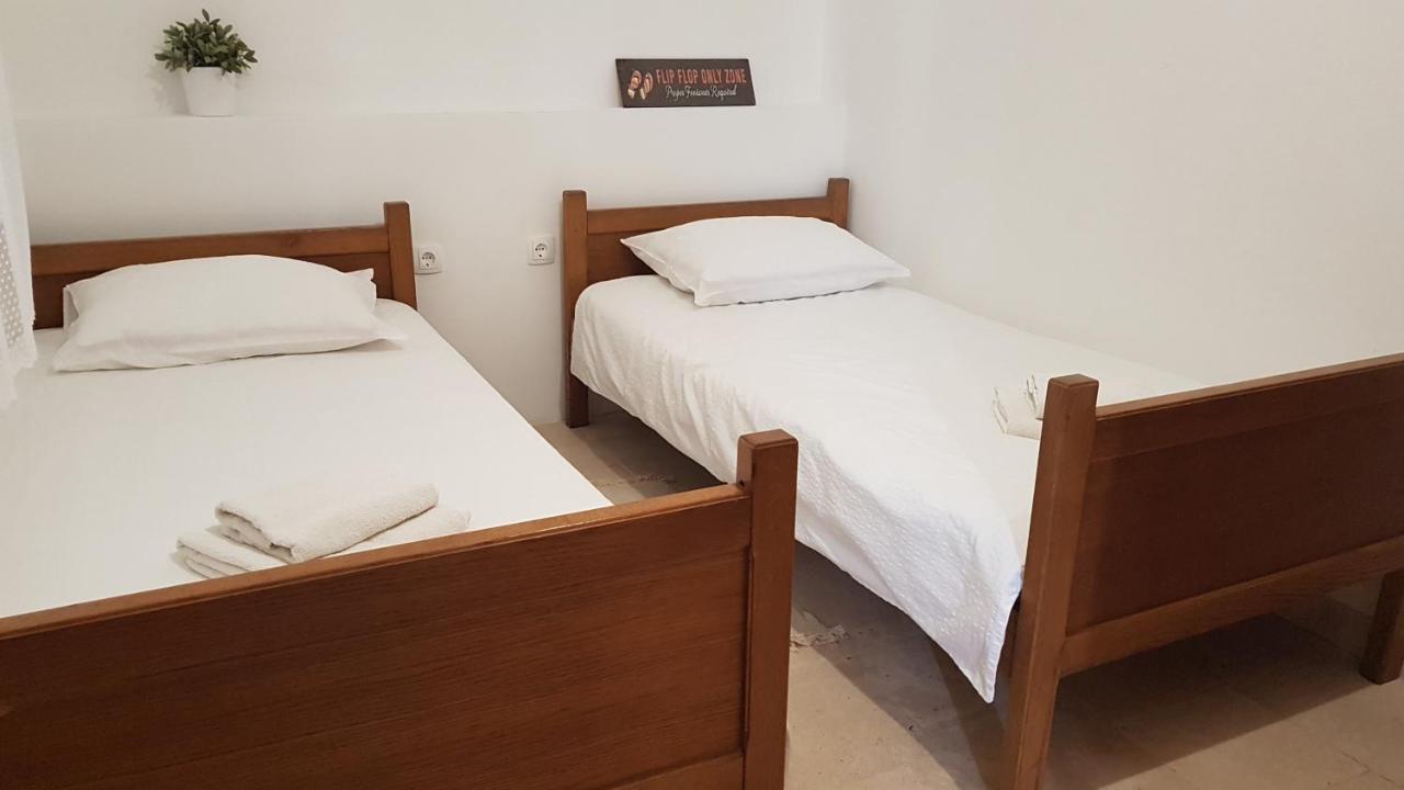 Apartments Branka- 4 Apartments In House- 1 Apartment Has Jacuzzi Vir Exterior photo